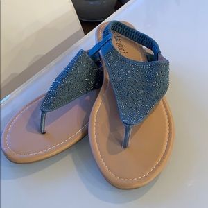 Lanyani thong sandal